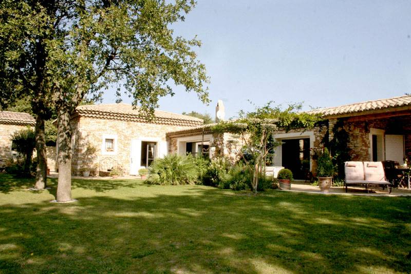 maison neuve en pierres En Drôme Provençale superbe réalisation de plain pied